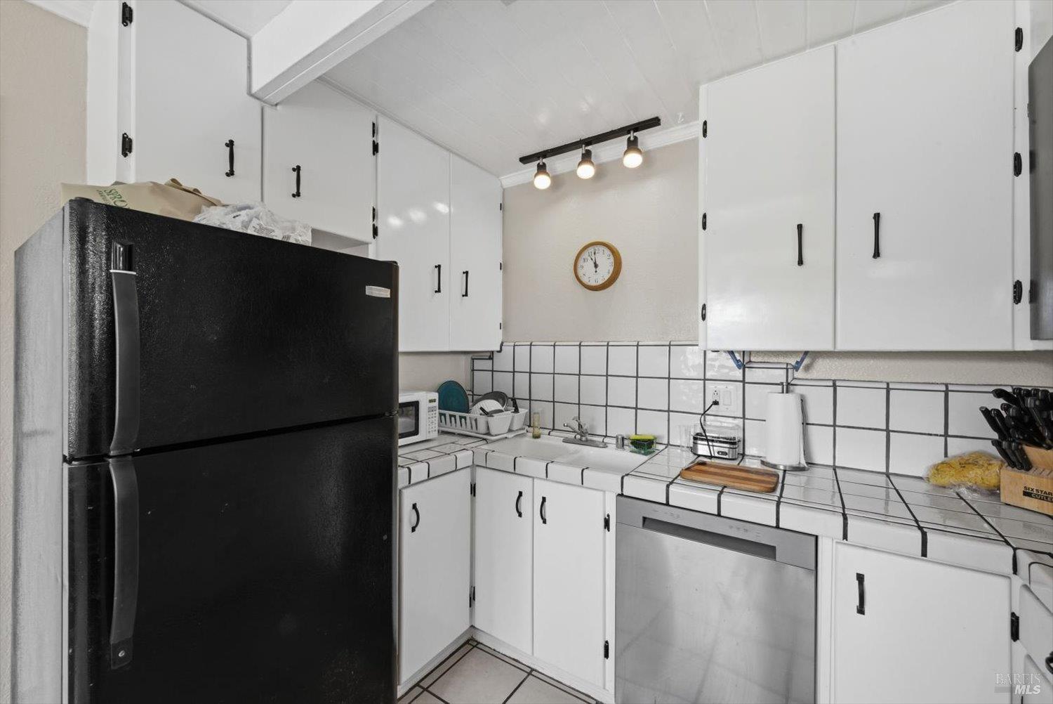 Detail Gallery Image 16 of 46 For 19 Wharf Dr, Pittsburg,  CA 94565 - 2 Beds | 1/1 Baths