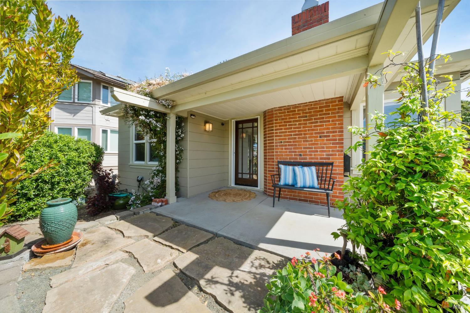 Detail Gallery Image 6 of 57 For 914 W 6th St, Benicia,  CA 94510 - 3 Beds | 2 Baths