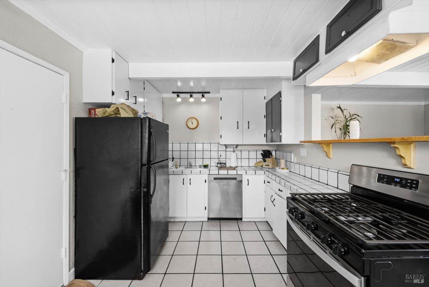 Detail Gallery Image 15 of 46 For 19 Wharf Dr, Pittsburg,  CA 94565 - 2 Beds | 1/1 Baths