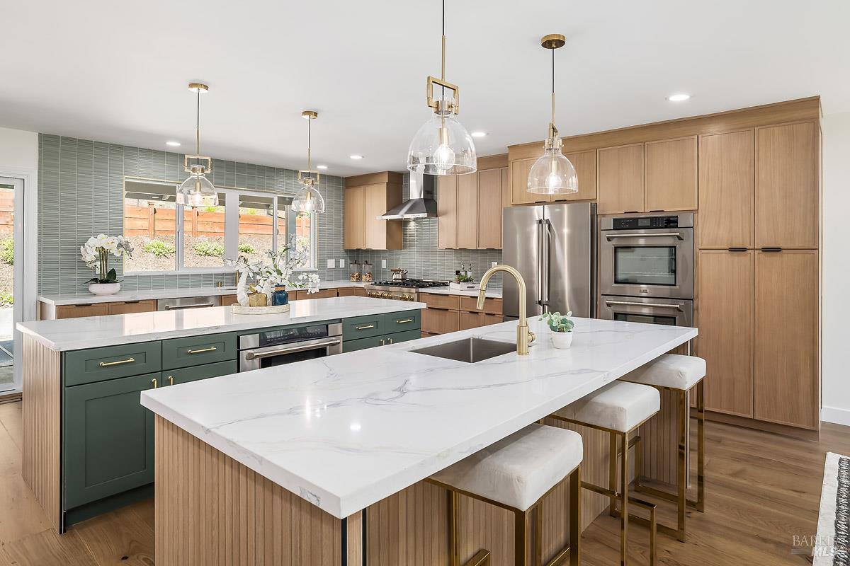 Detail Gallery Image 18 of 93 For 36 Capilano Dr, Novato,  CA 94949 - 5 Beds | 4/1 Baths