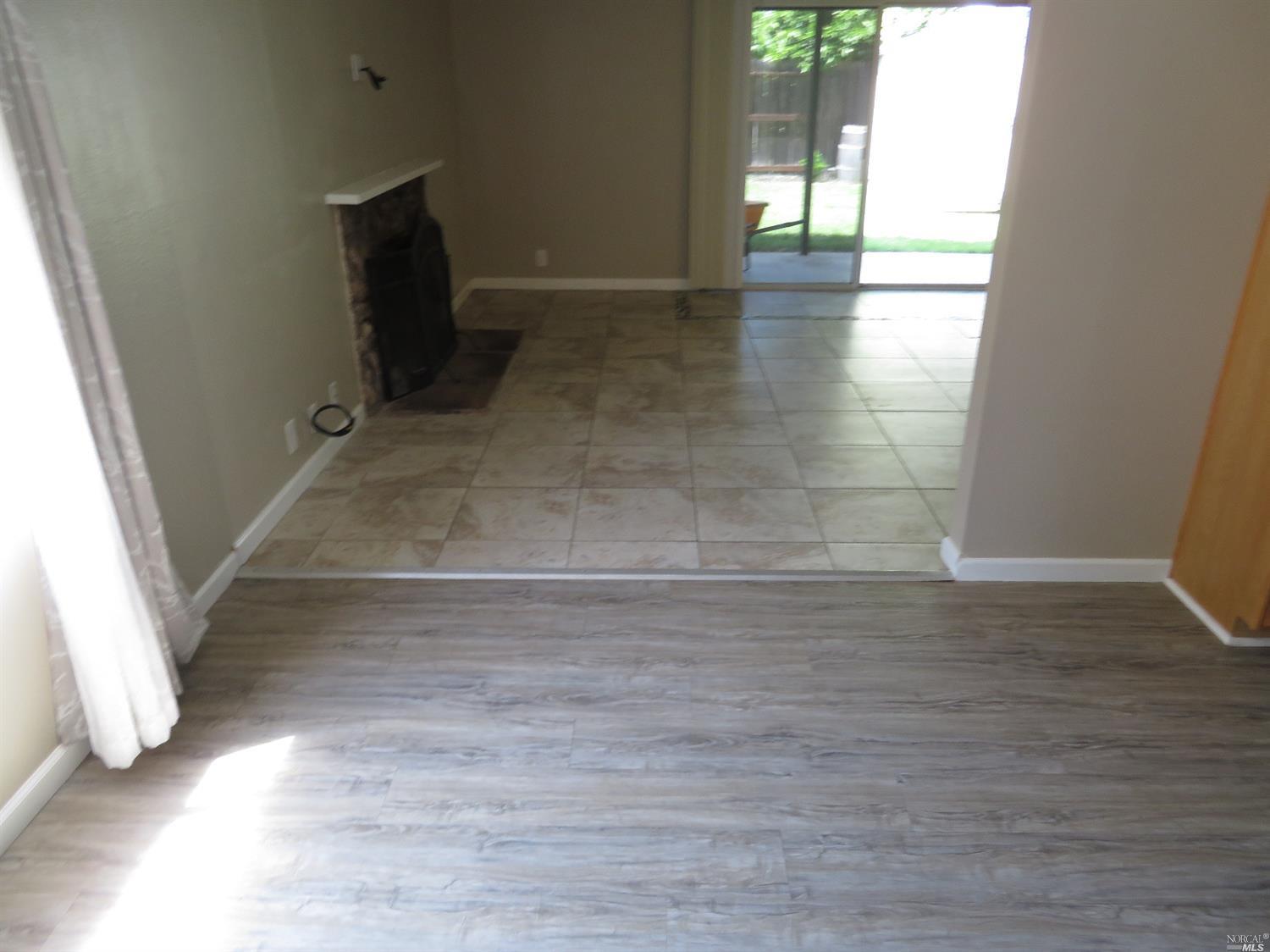 Detail Gallery Image 3 of 6 For 1255 Whitehall Way, Vacaville,  CA 95687 - 4 Beds | 2 Baths