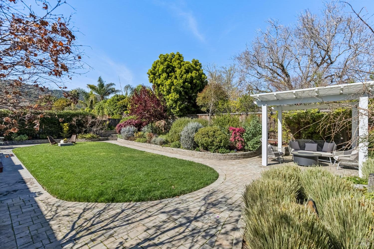 Detail Gallery Image 44 of 46 For 30 Rollingwood Dr, San Rafael,  CA 94901 - 3 Beds | 2 Baths