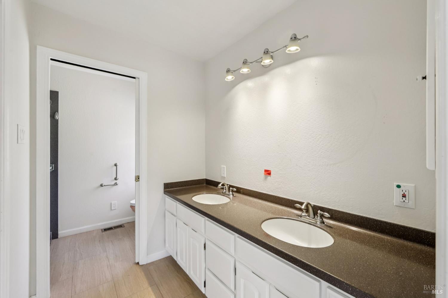 Detail Gallery Image 36 of 96 For 4084 Atlas Peak Rd, Napa,  CA 94558 - 5 Beds | 3/1 Baths