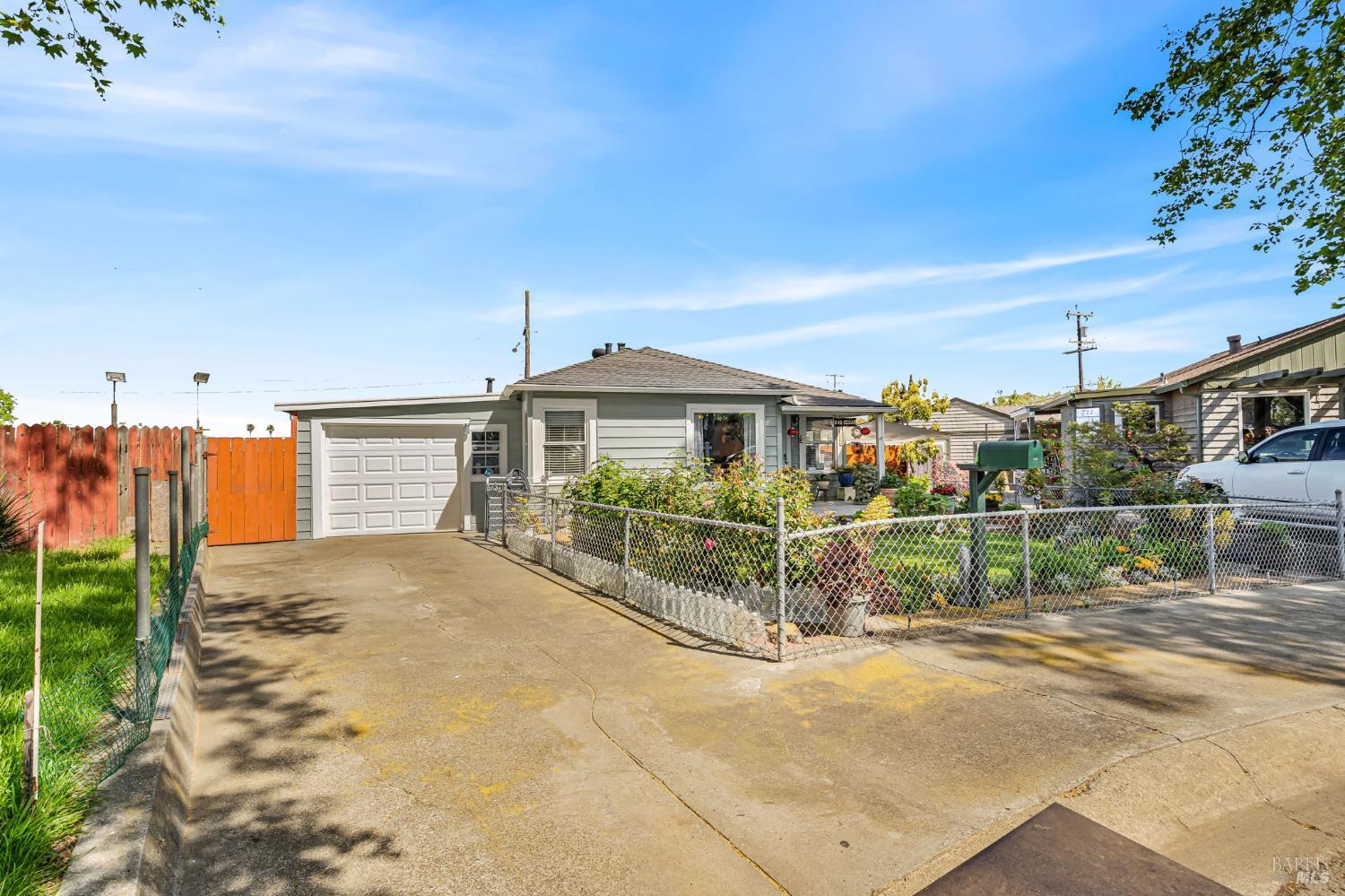 Detail Gallery Image 3 of 41 For 649 Cedar St, Vallejo,  CA 94591 - 2 Beds | 1 Baths