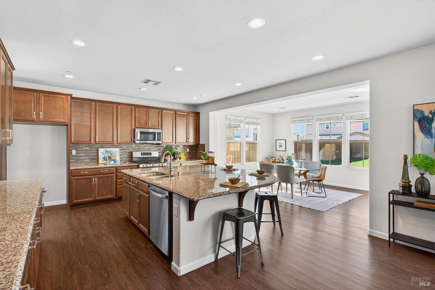 Detail Gallery Image 17 of 75 For 1535 Arlington Ct, Dixon,  CA 95620 - 4 Beds | 2/1 Baths