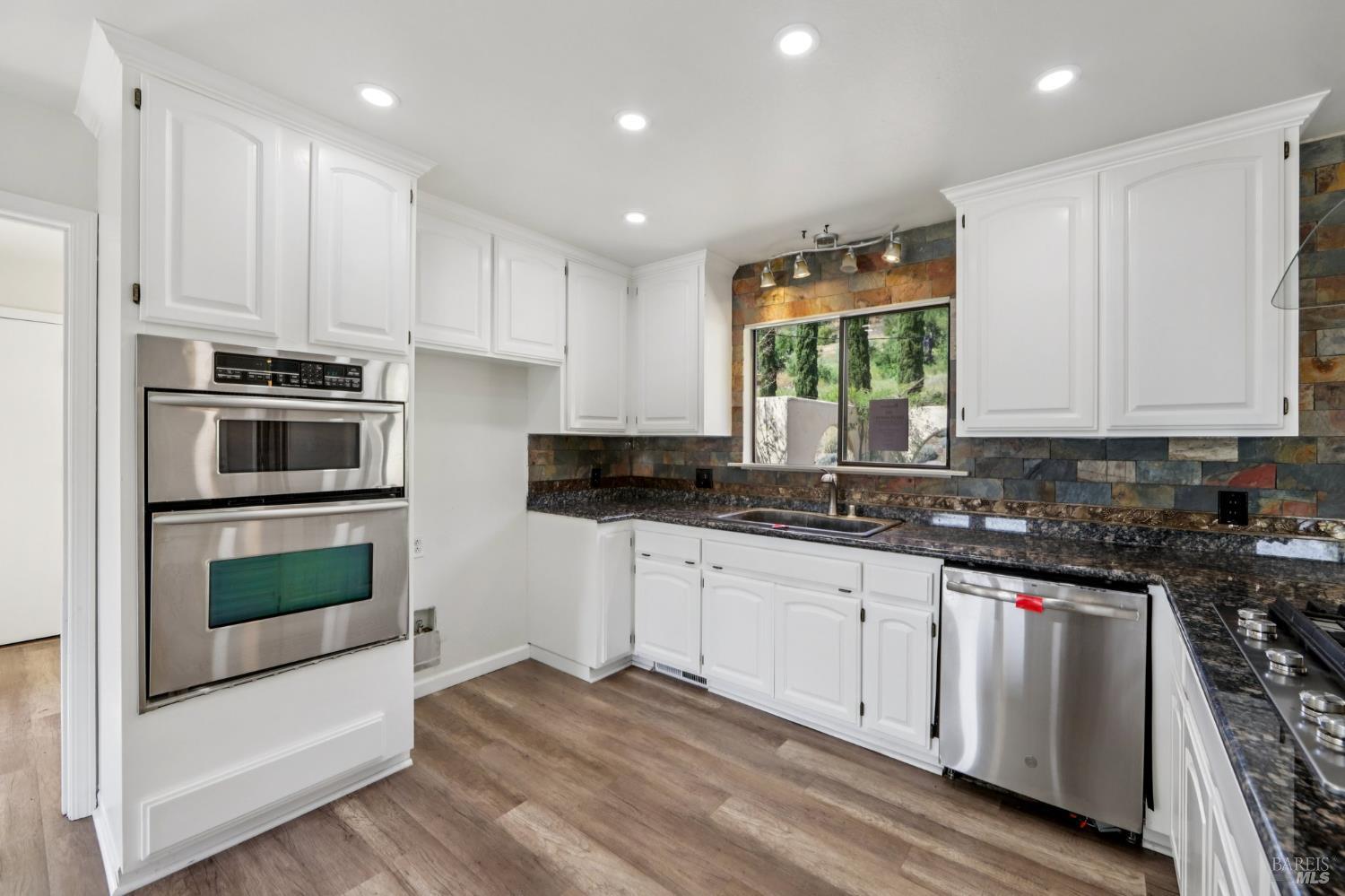 Detail Gallery Image 22 of 96 For 4084 Atlas Peak Rd, Napa,  CA 94558 - 5 Beds | 3/1 Baths