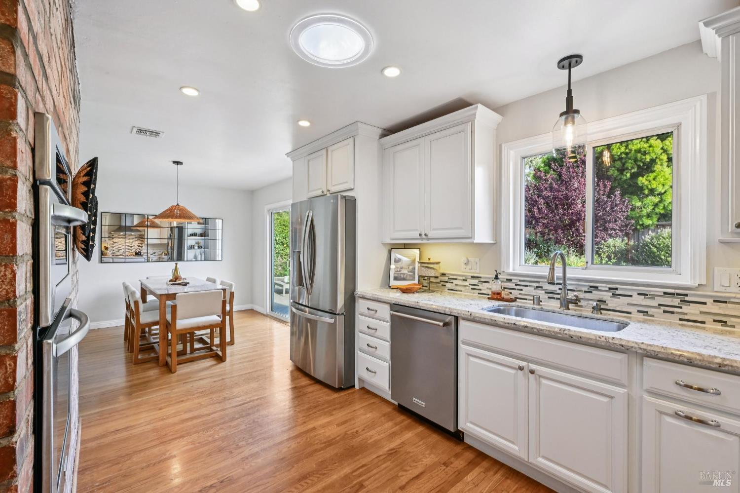 Detail Gallery Image 16 of 46 For 30 Rollingwood Dr, San Rafael,  CA 94901 - 3 Beds | 2 Baths