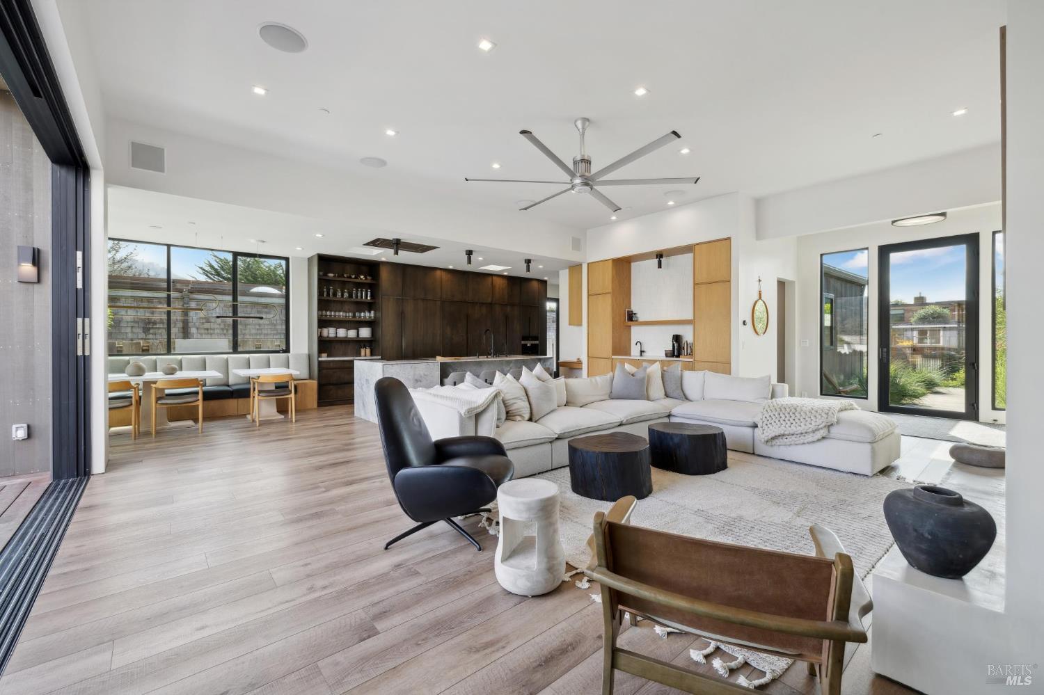 Detail Gallery Image 5 of 63 For 297 Seadrift Rd, Stinson Beach,  CA 94970 - 3 Beds | 2 Baths