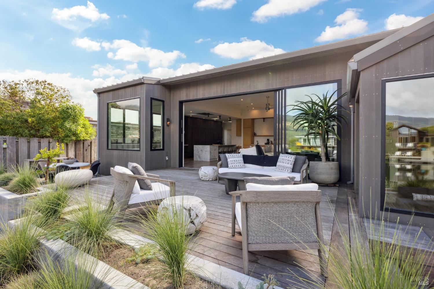 Detail Gallery Image 20 of 63 For 297 Seadrift Rd, Stinson Beach,  CA 94970 - 3 Beds | 2 Baths