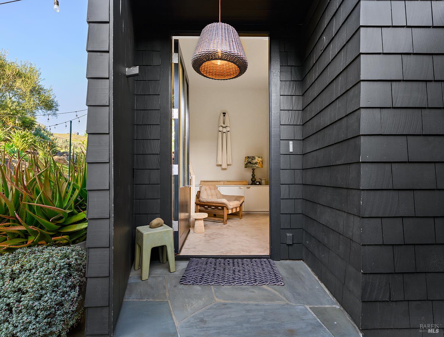 Detail Gallery Image 10 of 69 For 8 Mariposa Ct, Tiburon,  CA 94920 - 4 Beds | 5/2 Baths