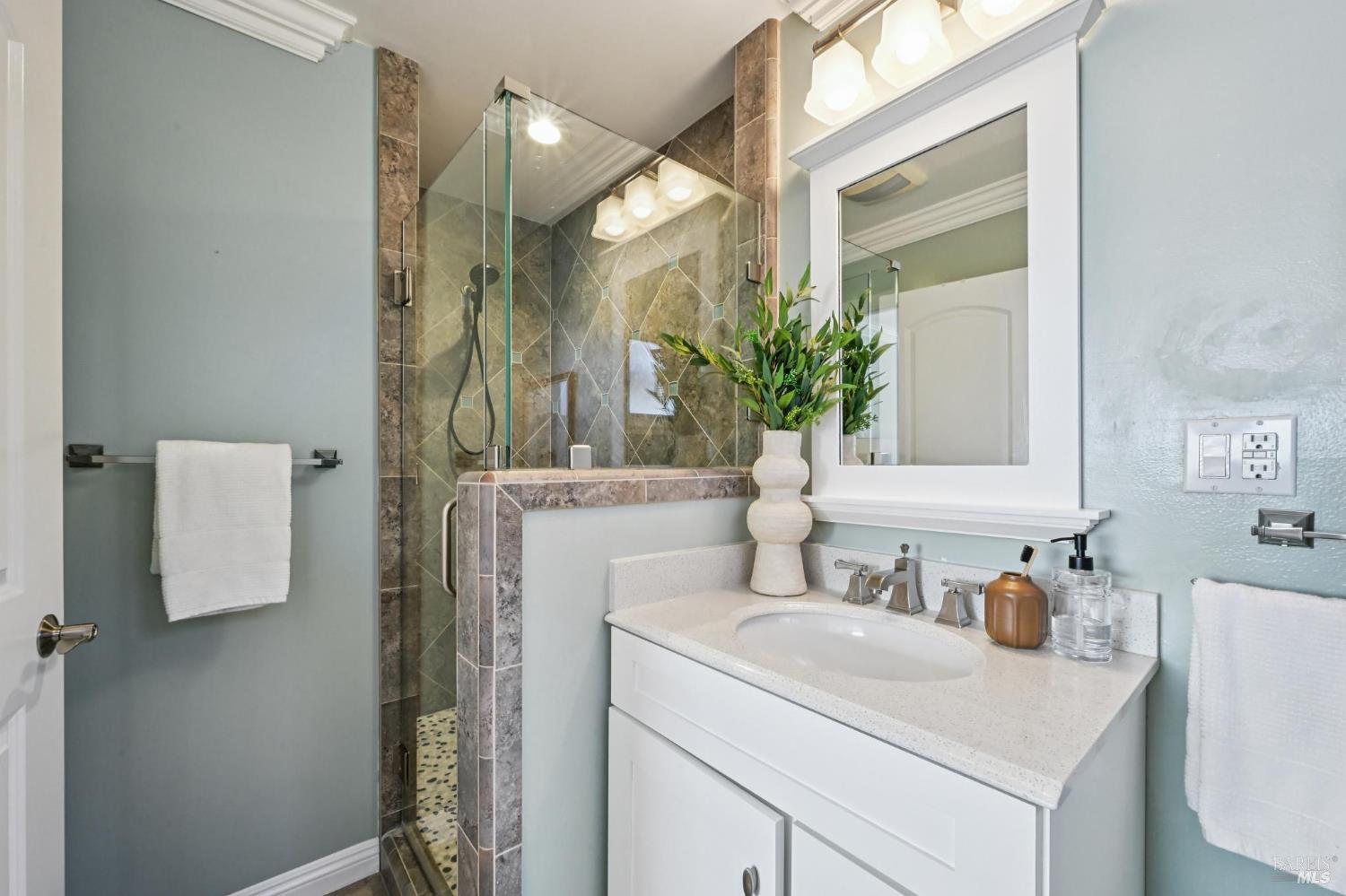 Detail Gallery Image 26 of 46 For 30 Rollingwood Dr, San Rafael,  CA 94901 - 3 Beds | 2 Baths