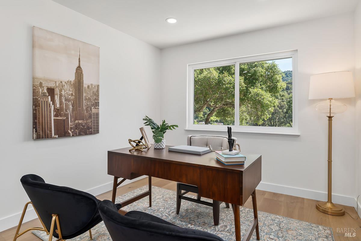 Detail Gallery Image 40 of 93 For 36 Capilano Dr, Novato,  CA 94949 - 5 Beds | 4/1 Baths