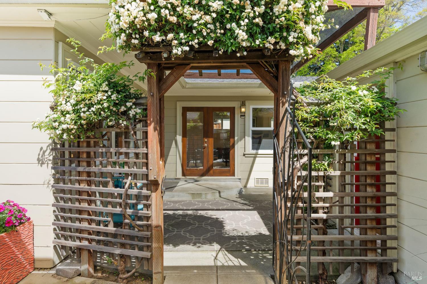 Detail Gallery Image 36 of 57 For 914 W 6th St, Benicia,  CA 94510 - 3 Beds | 2 Baths