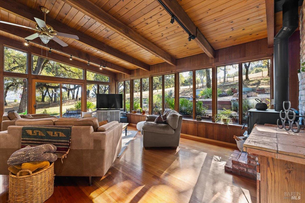 Detail Gallery Image 10 of 39 For 350 Canyon Rd, Geyserville,  CA 95441 - 2 Beds | 1/1 Baths