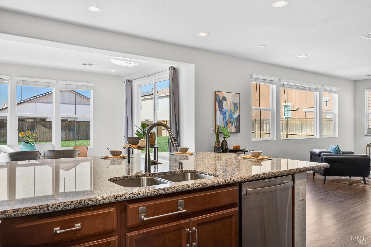 Detail Gallery Image 21 of 75 For 1535 Arlington Ct, Dixon,  CA 95620 - 4 Beds | 2/1 Baths