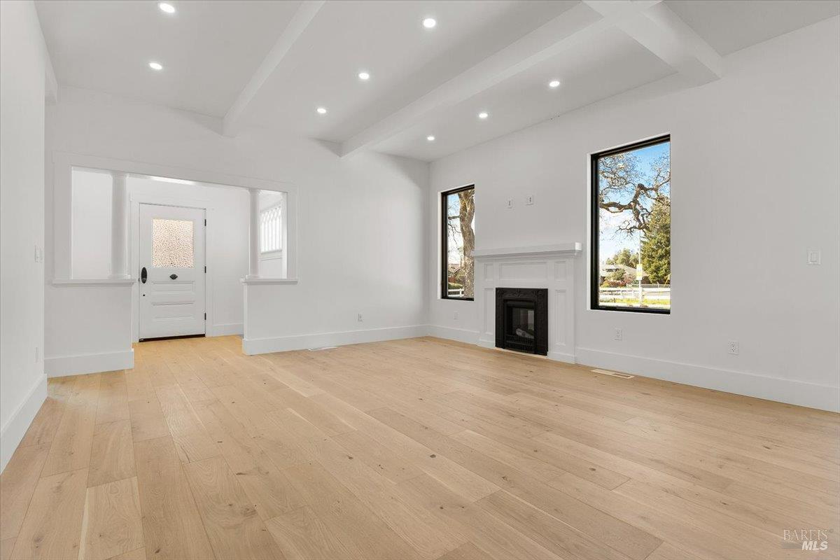 Detail Gallery Image 12 of 74 For 127 Pleasant Ave, Santa Rosa,  CA 95403 - 4 Beds | 4 Baths