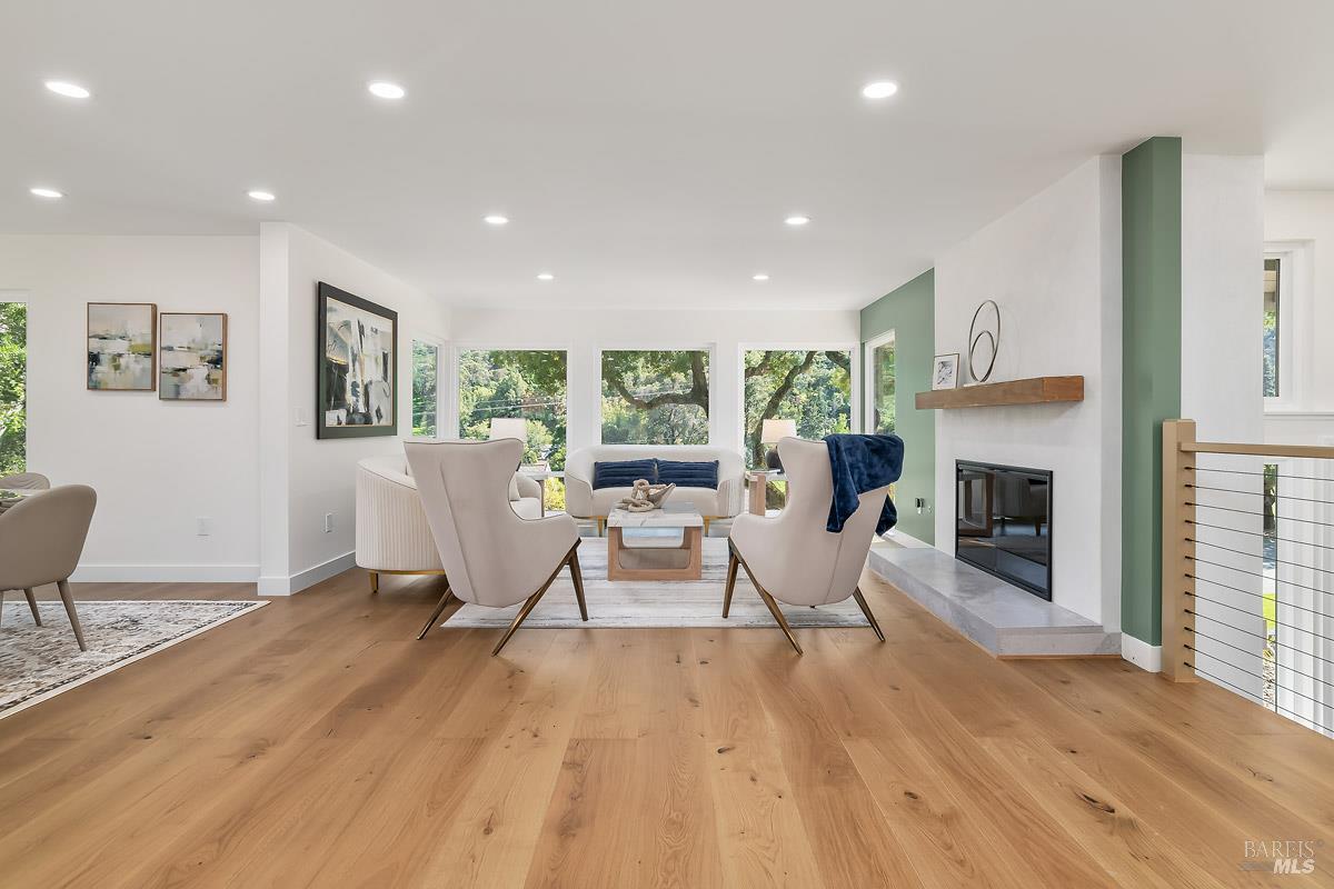 Detail Gallery Image 12 of 93 For 36 Capilano Dr, Novato,  CA 94949 - 5 Beds | 4/1 Baths