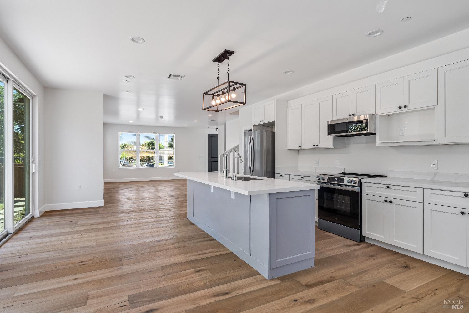 Detail Gallery Image 7 of 16 For 109 Paul Wittke Dr, Healdsburg,  CA 95448 - 5 Beds | 3/1 Baths