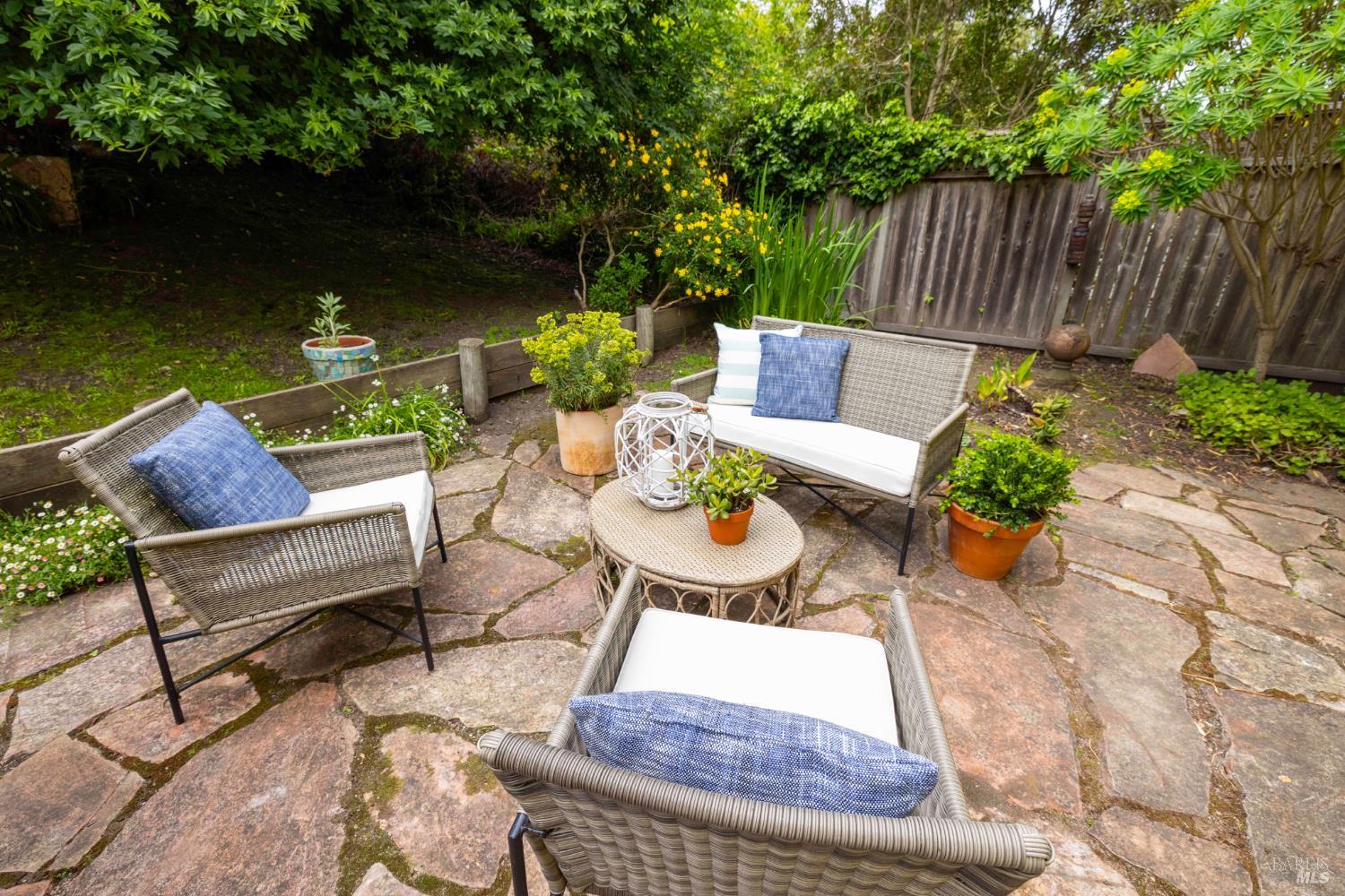 Detail Gallery Image 22 of 39 For 10 Park Ave, Bolinas,  CA 94924 - 2 Beds | 1/1 Baths