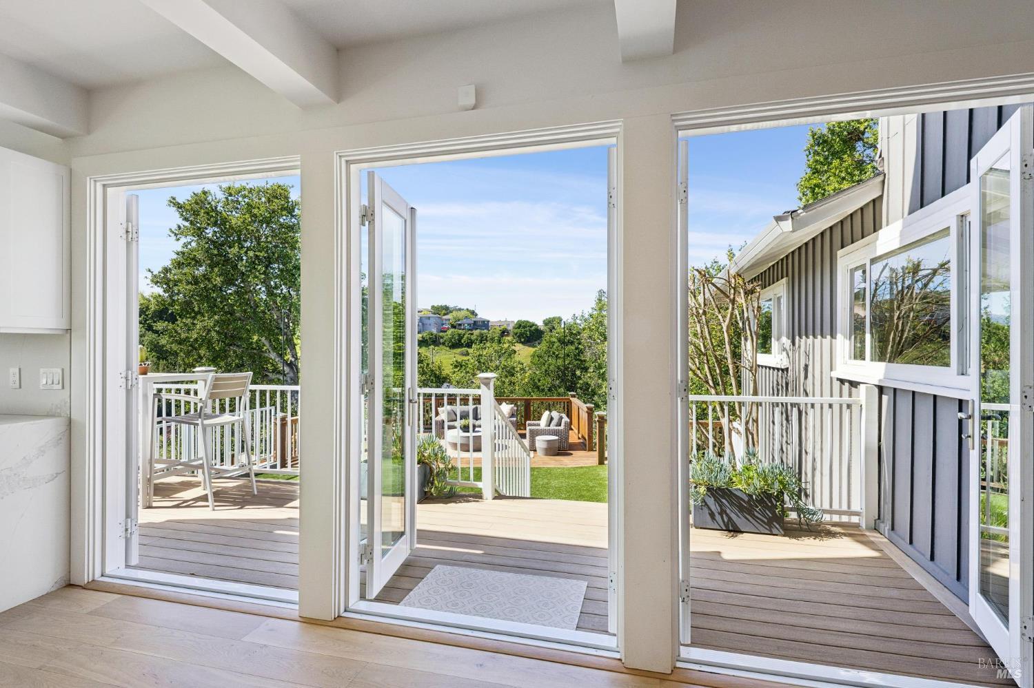 Detail Gallery Image 11 of 48 For 65 Valley View Ave, San Rafael,  CA 94901 - 5 Beds | 5 Baths