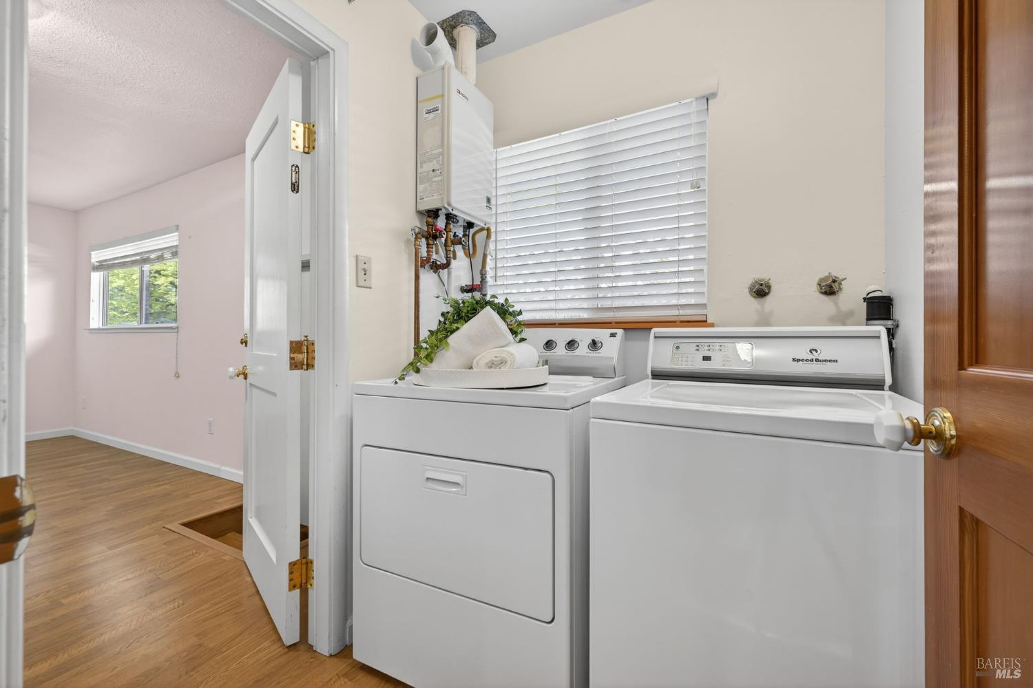 Detail Gallery Image 22 of 39 For 334 Richmond Dr, Santa Rosa,  CA 95401 - 4 Beds | 2 Baths