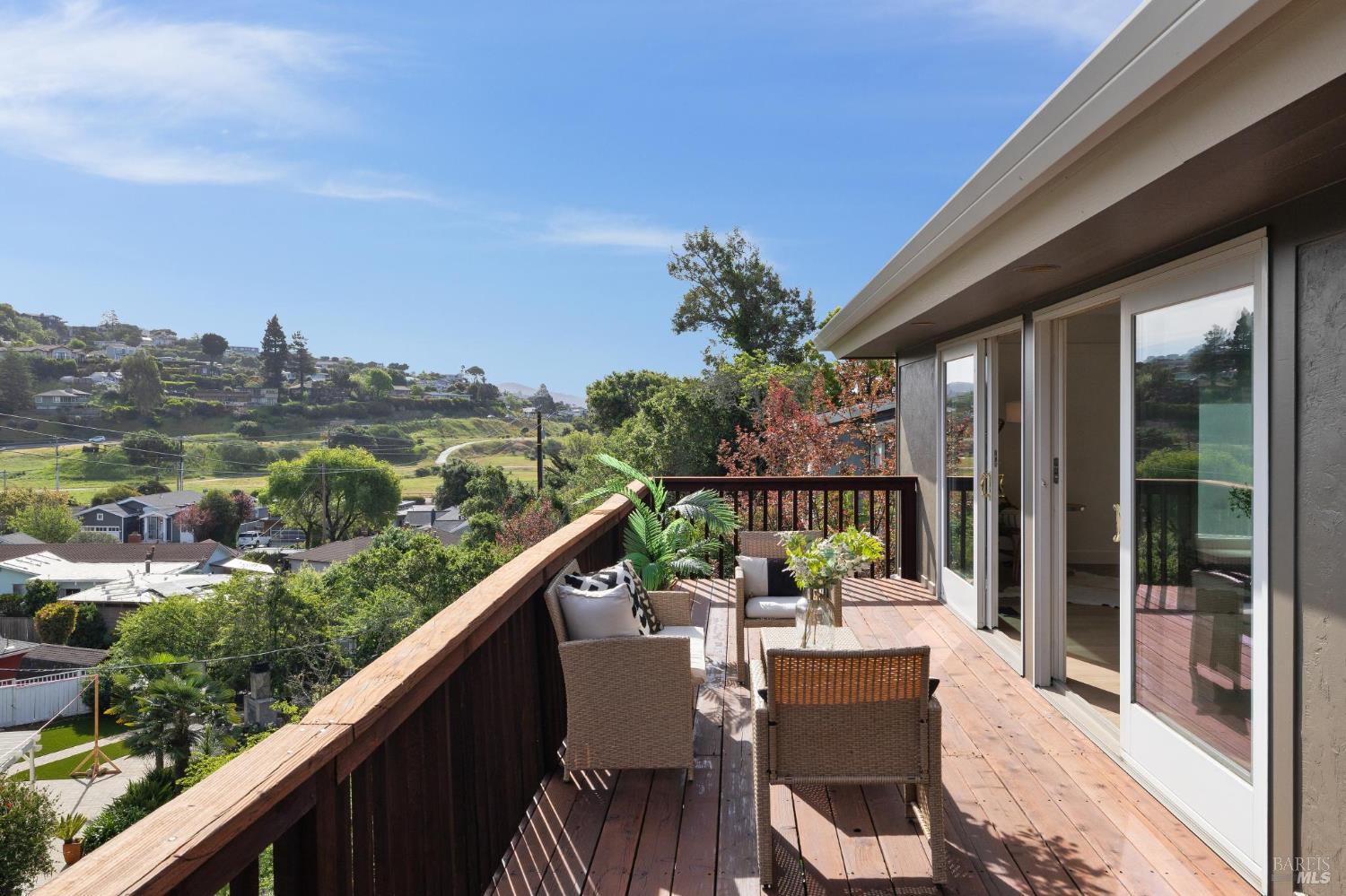 Detail Gallery Image 5 of 37 For 22 North Terrace Unkn, Tiburon,  CA 94920 - 3 Beds | 2 Baths