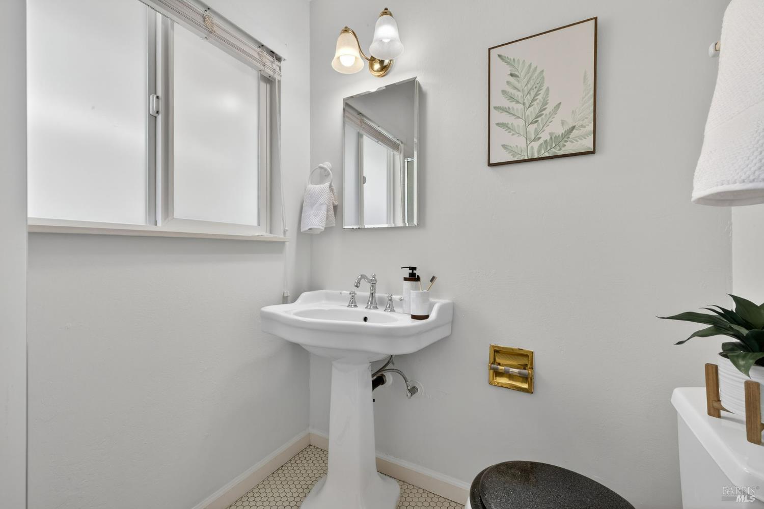 Detail Gallery Image 23 of 39 For 334 Richmond Dr, Santa Rosa,  CA 95401 - 4 Beds | 2 Baths
