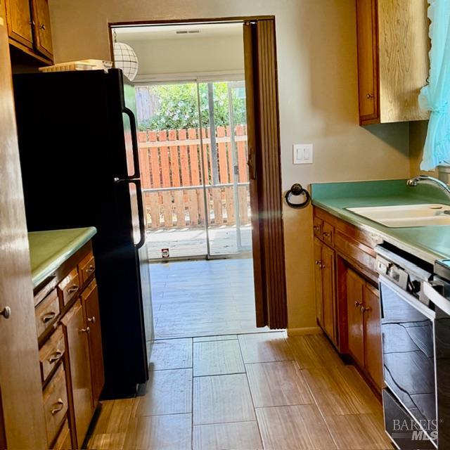 Detail Gallery Image 2 of 11 For 12 Glengreen St, Santa Rosa,  CA 95409 - 2 Beds | 2 Baths