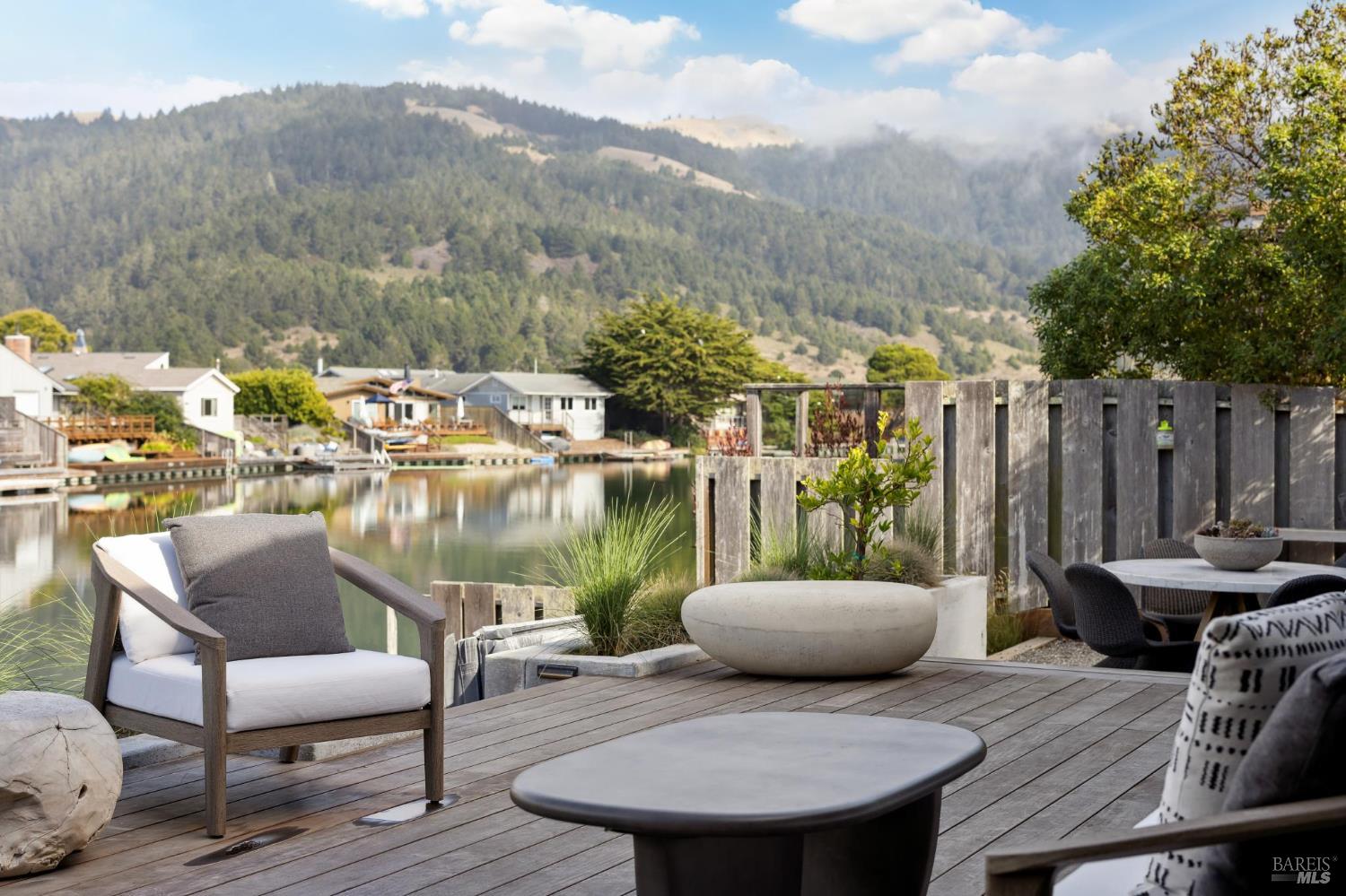 Detail Gallery Image 21 of 63 For 297 Seadrift Rd, Stinson Beach,  CA 94970 - 3 Beds | 2 Baths