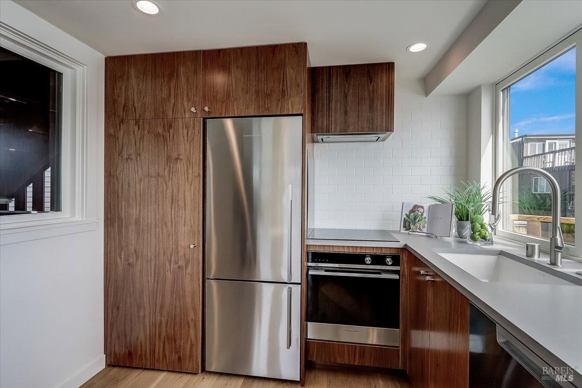 Detail Gallery Image 8 of 26 For 11 Commodore Marina Unkn, Mill Valley,  CA 94941 - 4 Beds | 4 Baths