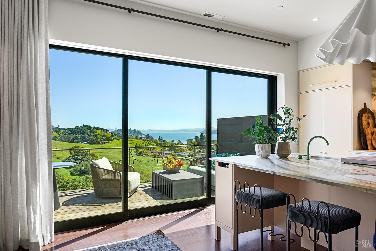 Detail Gallery Image 23 of 69 For 8 Mariposa Ct, Tiburon,  CA 94920 - 4 Beds | 5/2 Baths