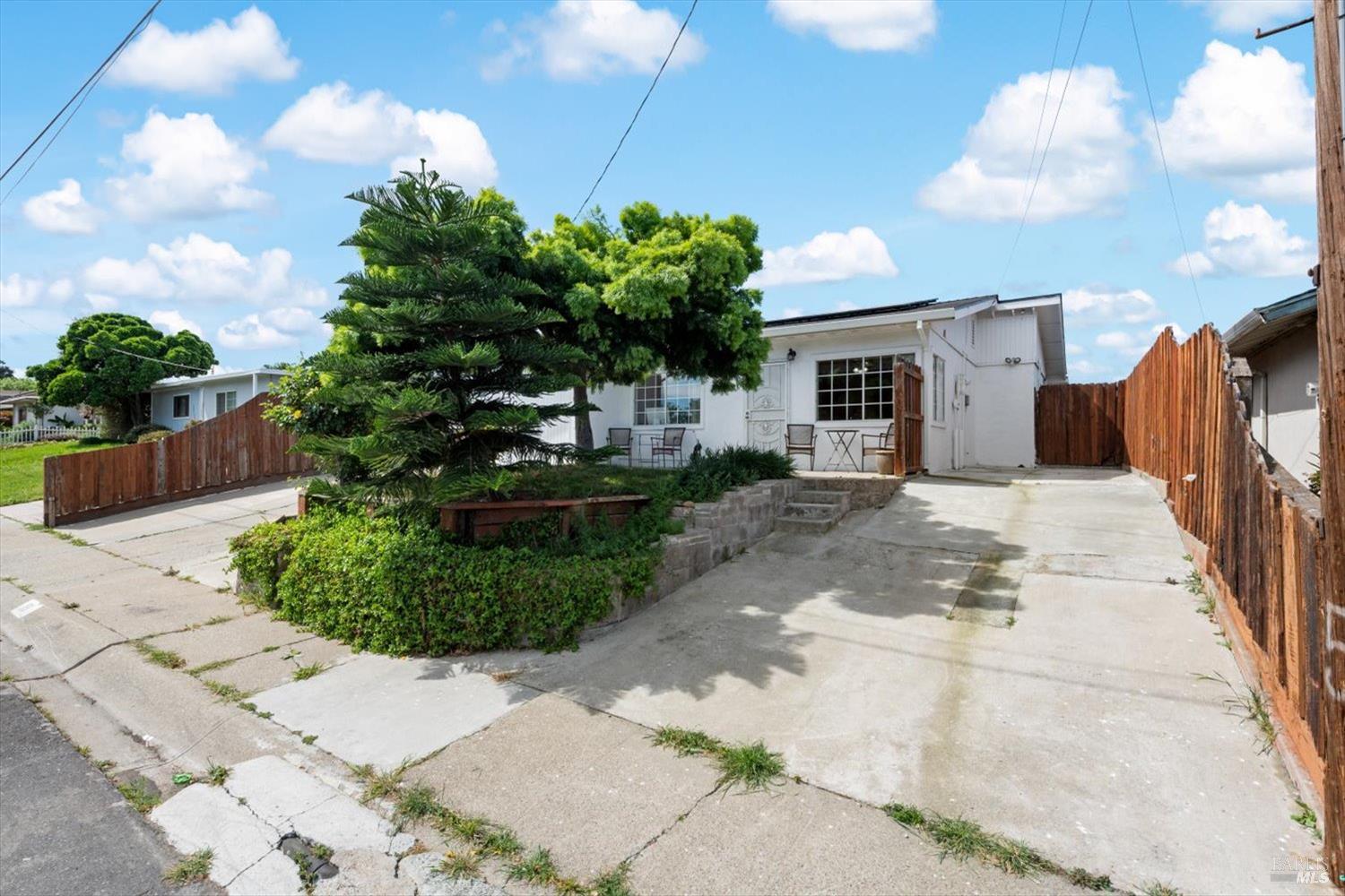 Detail Gallery Image 6 of 46 For 19 Wharf Dr, Pittsburg,  CA 94565 - 2 Beds | 1/1 Baths