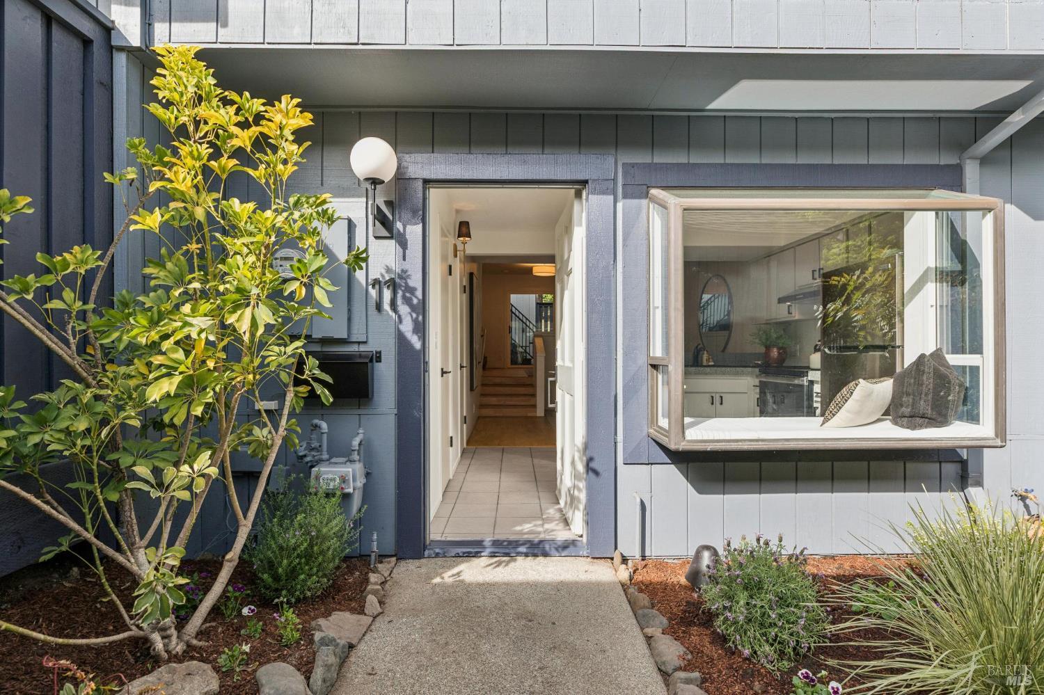 Detail Gallery Image 23 of 62 For 11 Love Ct, Fairfax,  CA 94930 - 2 Beds | 2/1 Baths