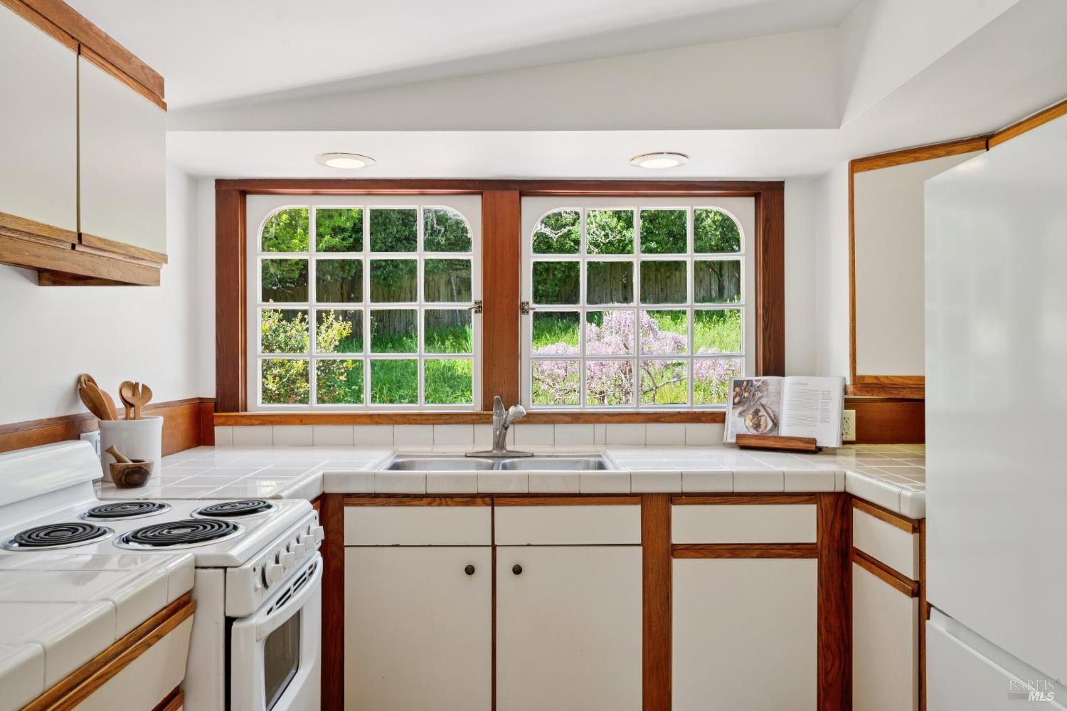 Detail Gallery Image 13 of 55 For 9 Portola Ave, Point Reyes Station,  CA 94956 - 3 Beds | 2 Baths