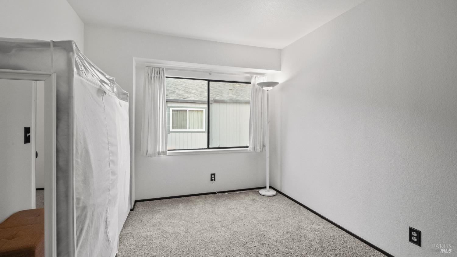 Detail Gallery Image 15 of 26 For 418 Occidental Cir, Santa Rosa,  CA 95401 - 3 Beds | 2/1 Baths