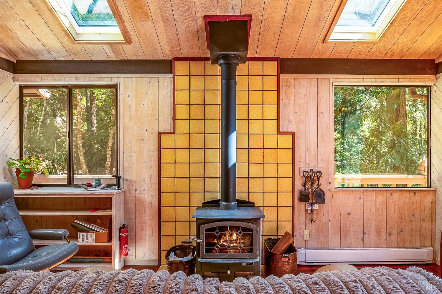 Detail Gallery Image 5 of 28 For 45516 Sunset Dr, Gualala,  CA 95445 - 2 Beds | 1 Baths