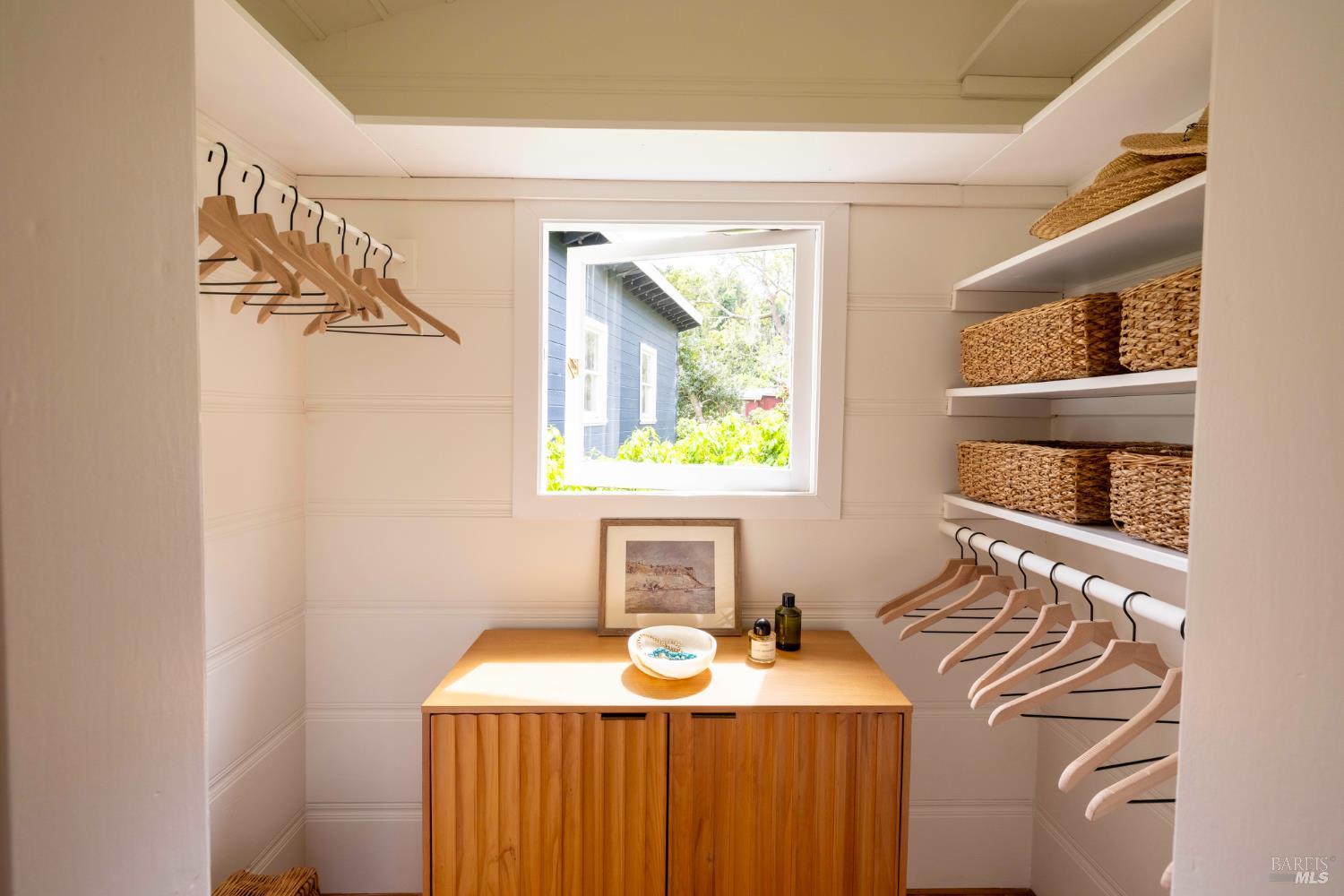 Detail Gallery Image 16 of 39 For 10 Park Ave, Bolinas,  CA 94924 - 2 Beds | 1/1 Baths