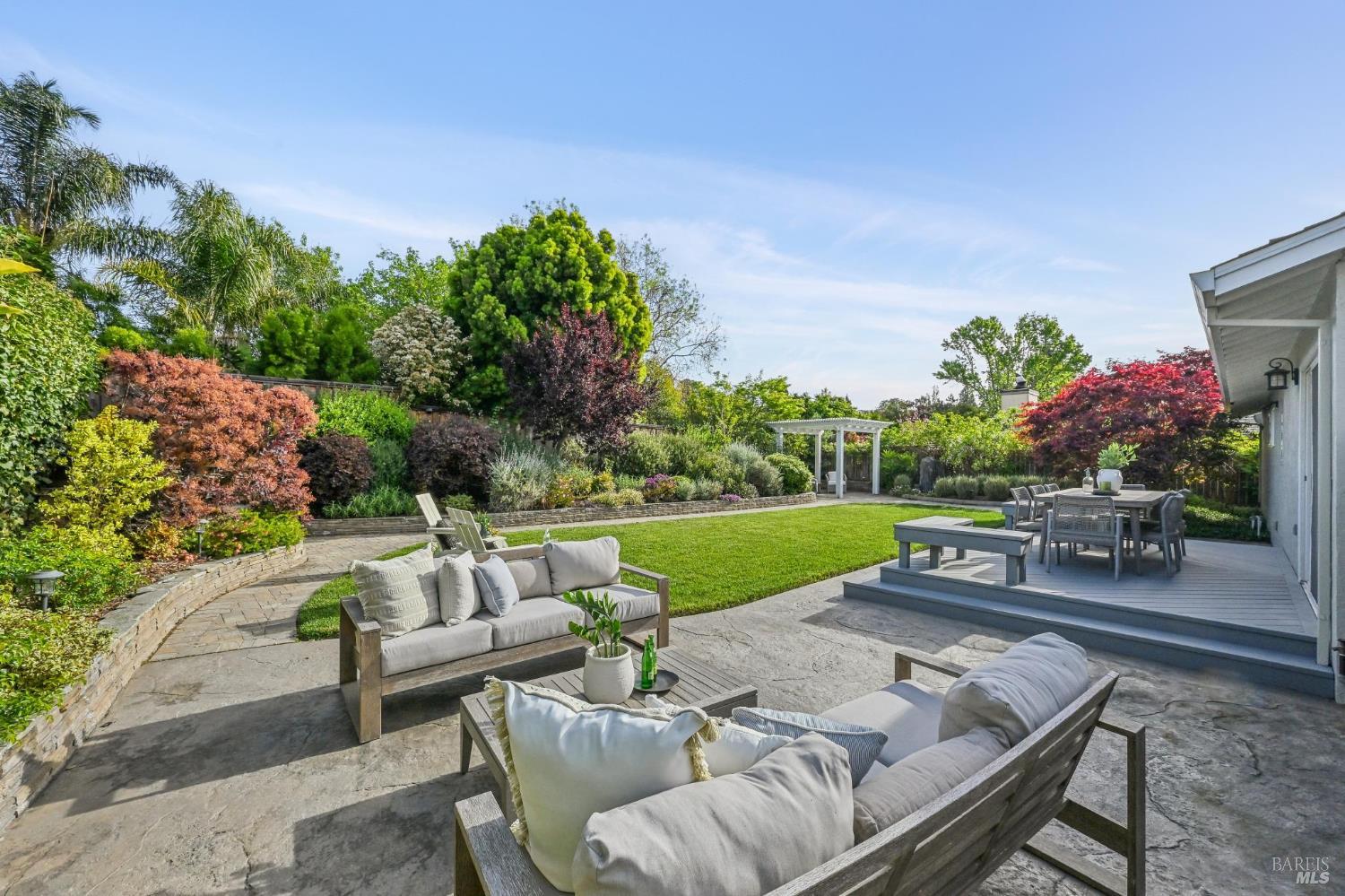 Detail Gallery Image 27 of 46 For 30 Rollingwood Dr, San Rafael,  CA 94901 - 3 Beds | 2 Baths