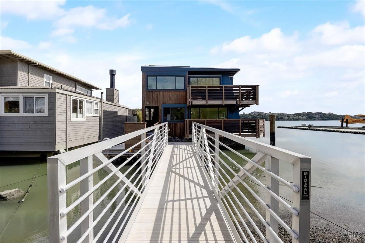 Detail Gallery Image 2 of 26 For 11 Commodore Marina Unkn, Mill Valley,  CA 94941 - 4 Beds | 4 Baths