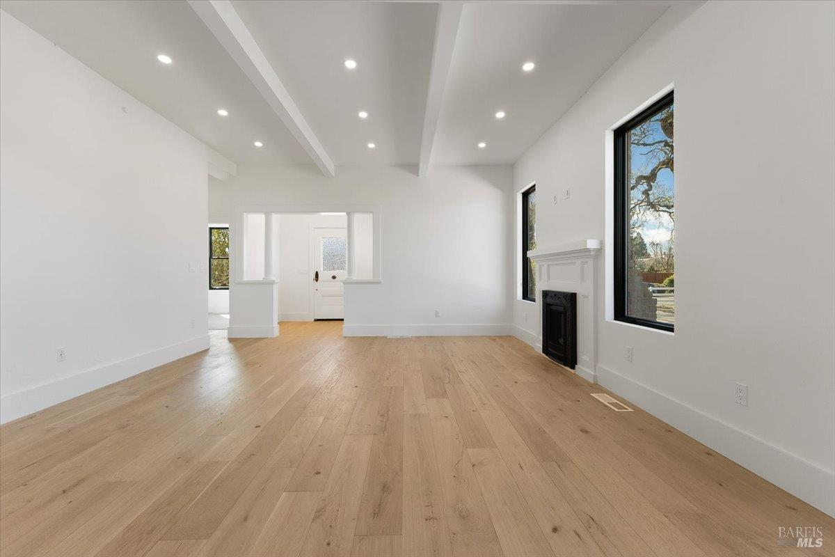 Detail Gallery Image 11 of 74 For 127 Pleasant Ave, Santa Rosa,  CA 95403 - 4 Beds | 4 Baths