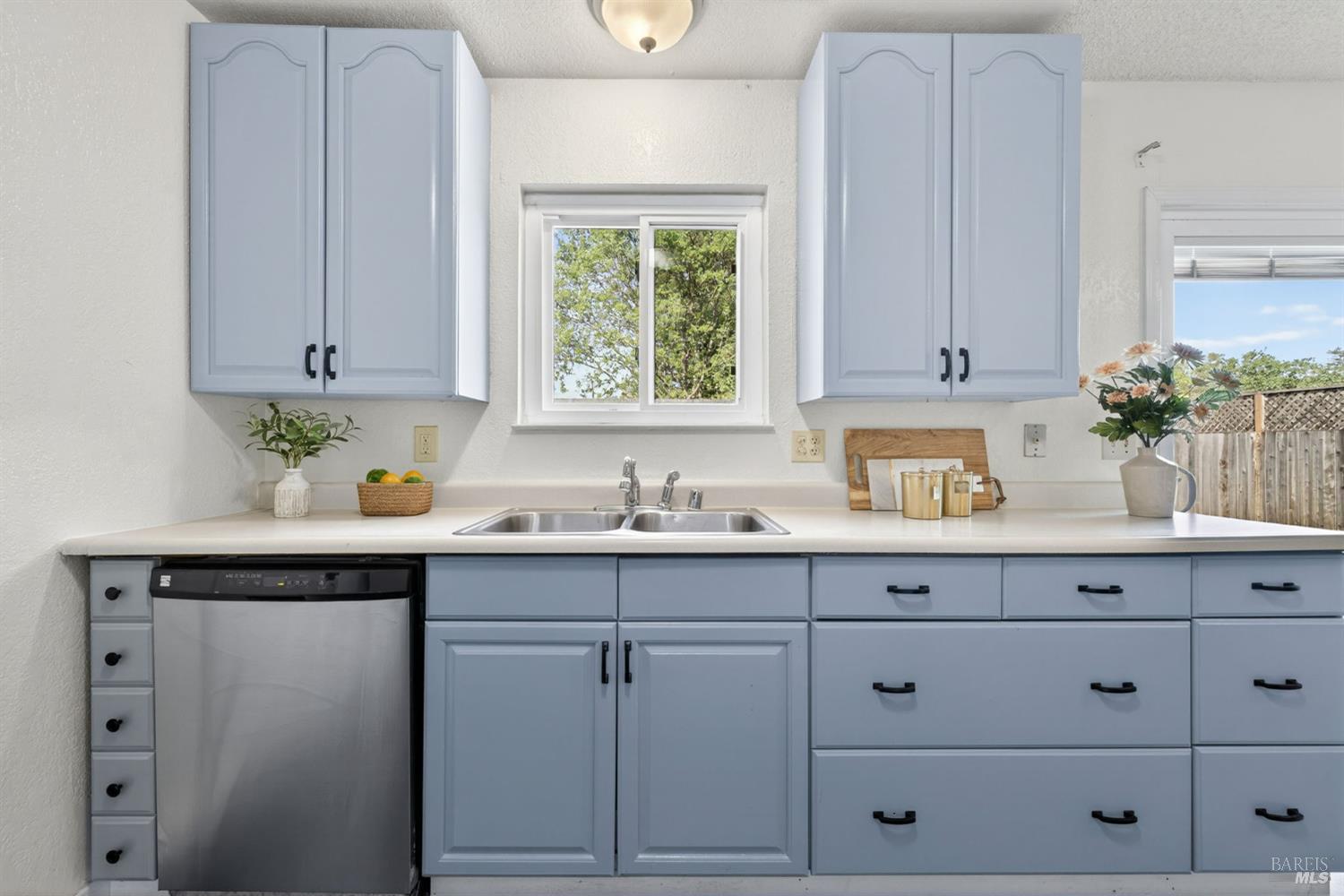 Detail Gallery Image 16 of 34 For 9865 Sunray Pl, Windsor,  CA 95492 - 3 Beds | 1/1 Baths