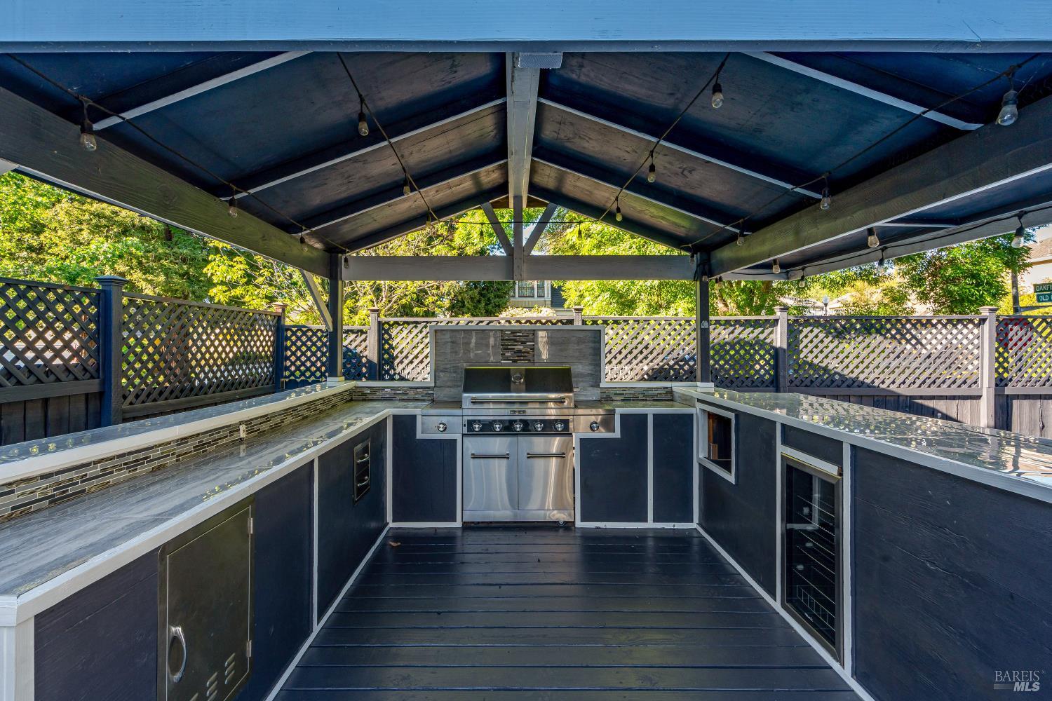 Detail Gallery Image 31 of 34 For 8843 Oakfield Ln, Windsor,  CA 95492 - 4 Beds | 2/1 Baths