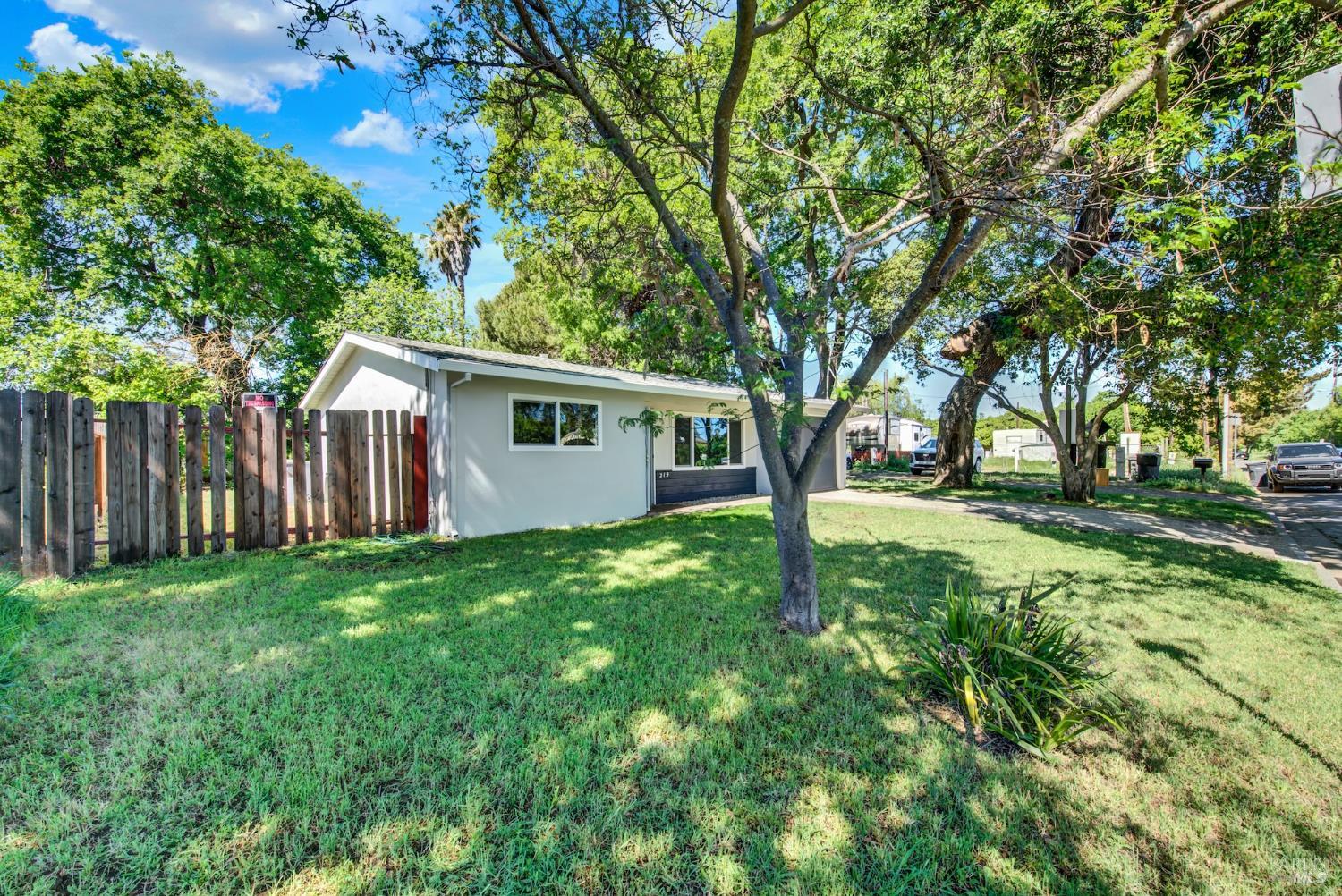 Detail Gallery Image 6 of 60 For 219 Hamilton Dr, Fairfield,  CA 94533 - 2 Beds | 1 Baths