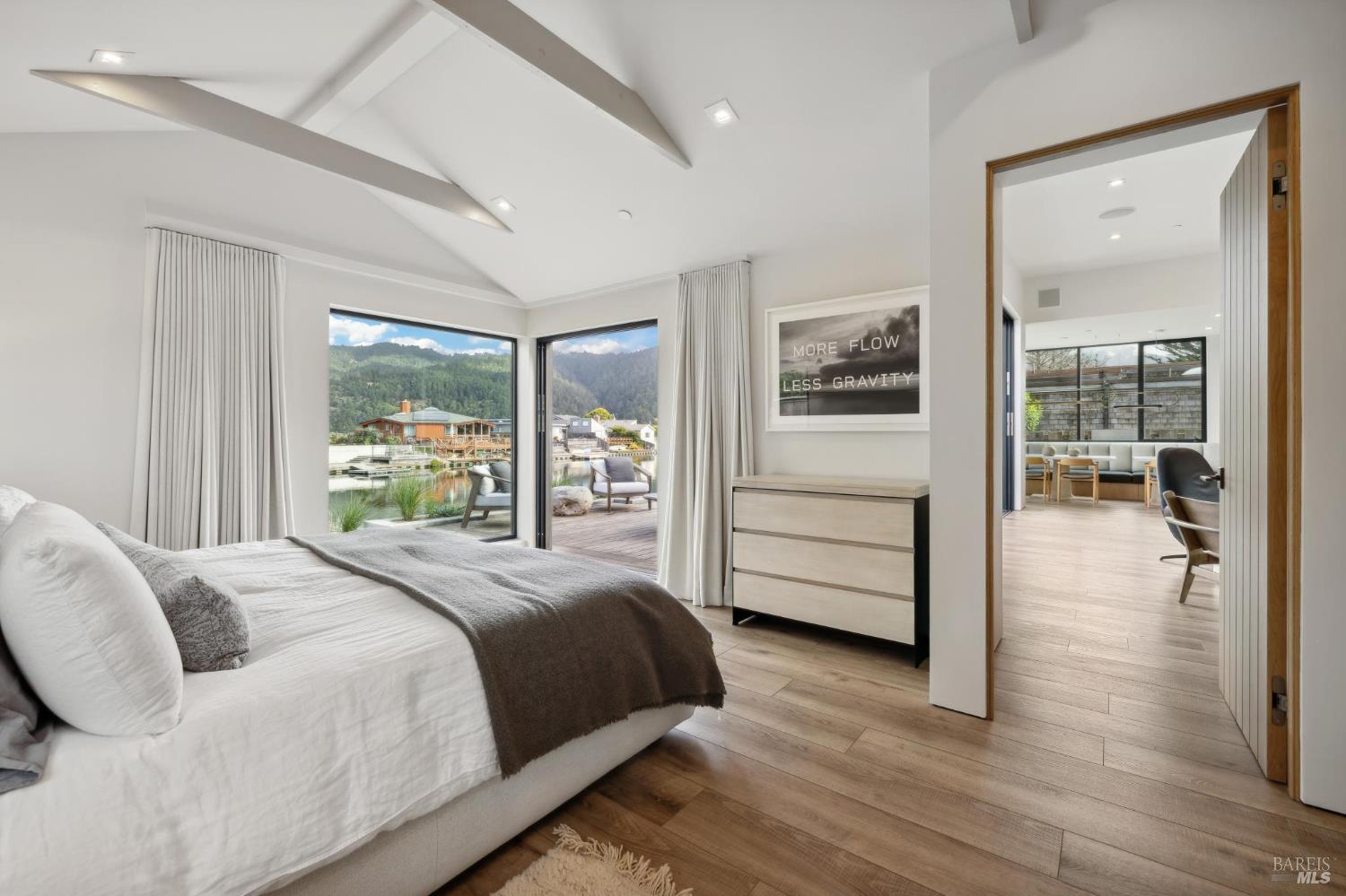 Detail Gallery Image 12 of 63 For 297 Seadrift Rd, Stinson Beach,  CA 94970 - 3 Beds | 2 Baths