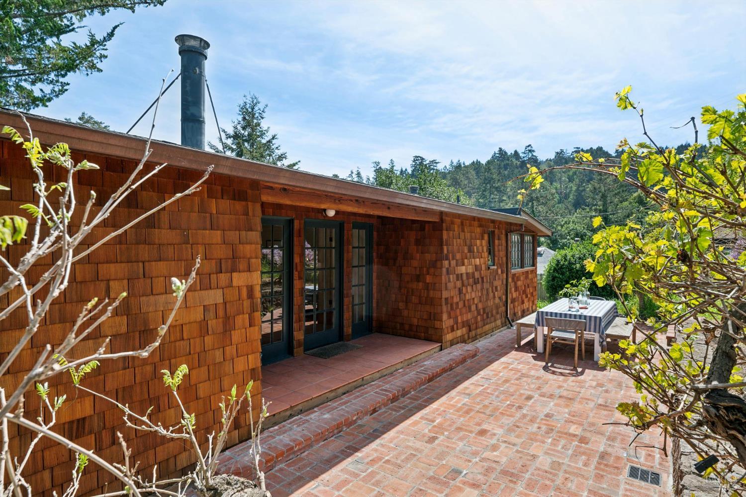 Detail Gallery Image 3 of 55 For 9 Portola Ave, Point Reyes Station,  CA 94956 - 3 Beds | 2 Baths