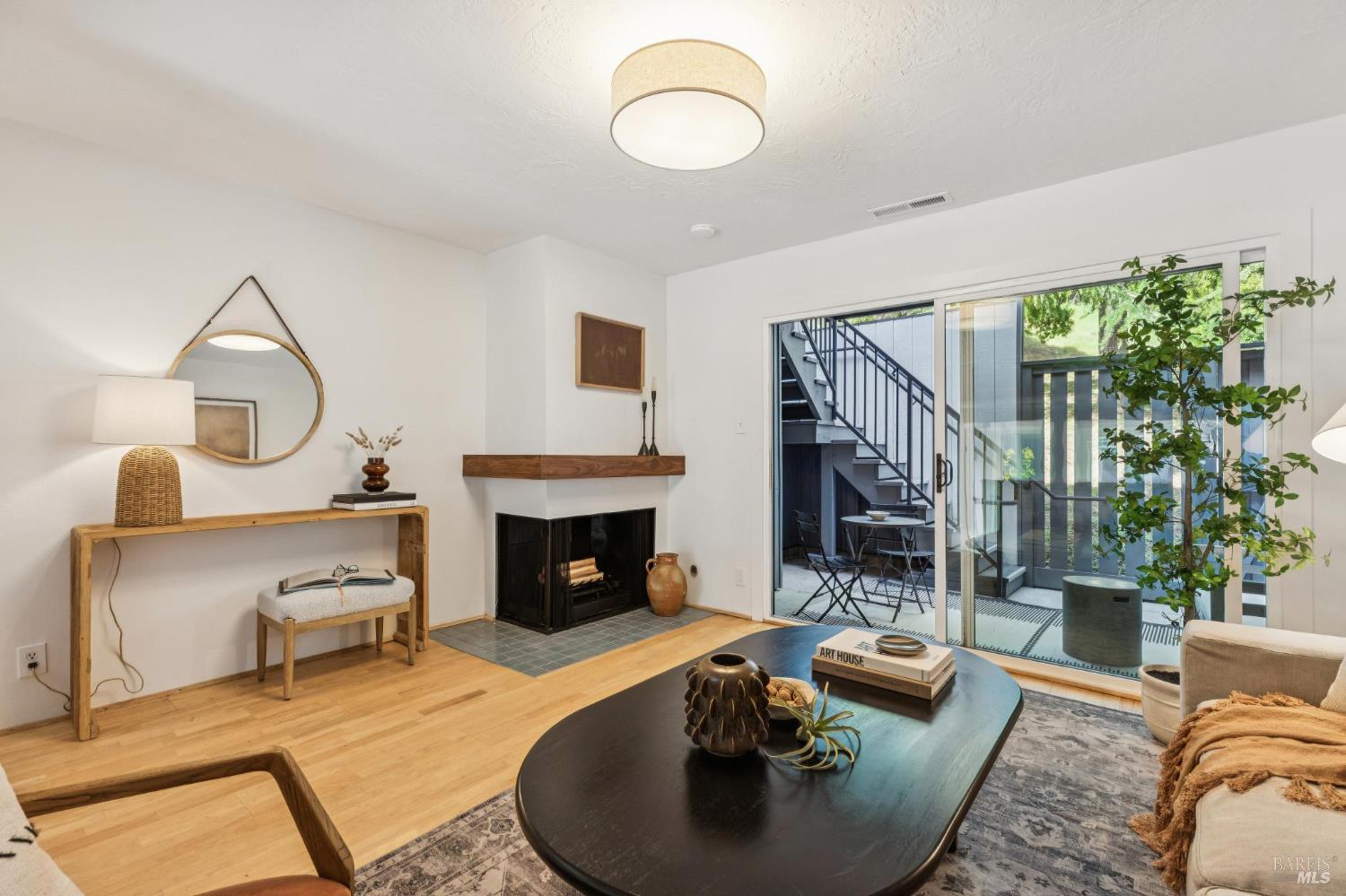 Detail Gallery Image 14 of 62 For 11 Love Ct, Fairfax,  CA 94930 - 2 Beds | 2/1 Baths