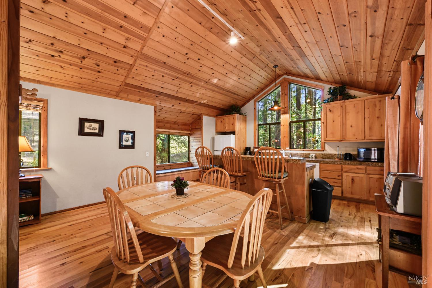 Detail Gallery Image 10 of 36 For 9 Huckleberry Hts, Cazadero,  CA 95421 - 1 Beds | 1 Baths