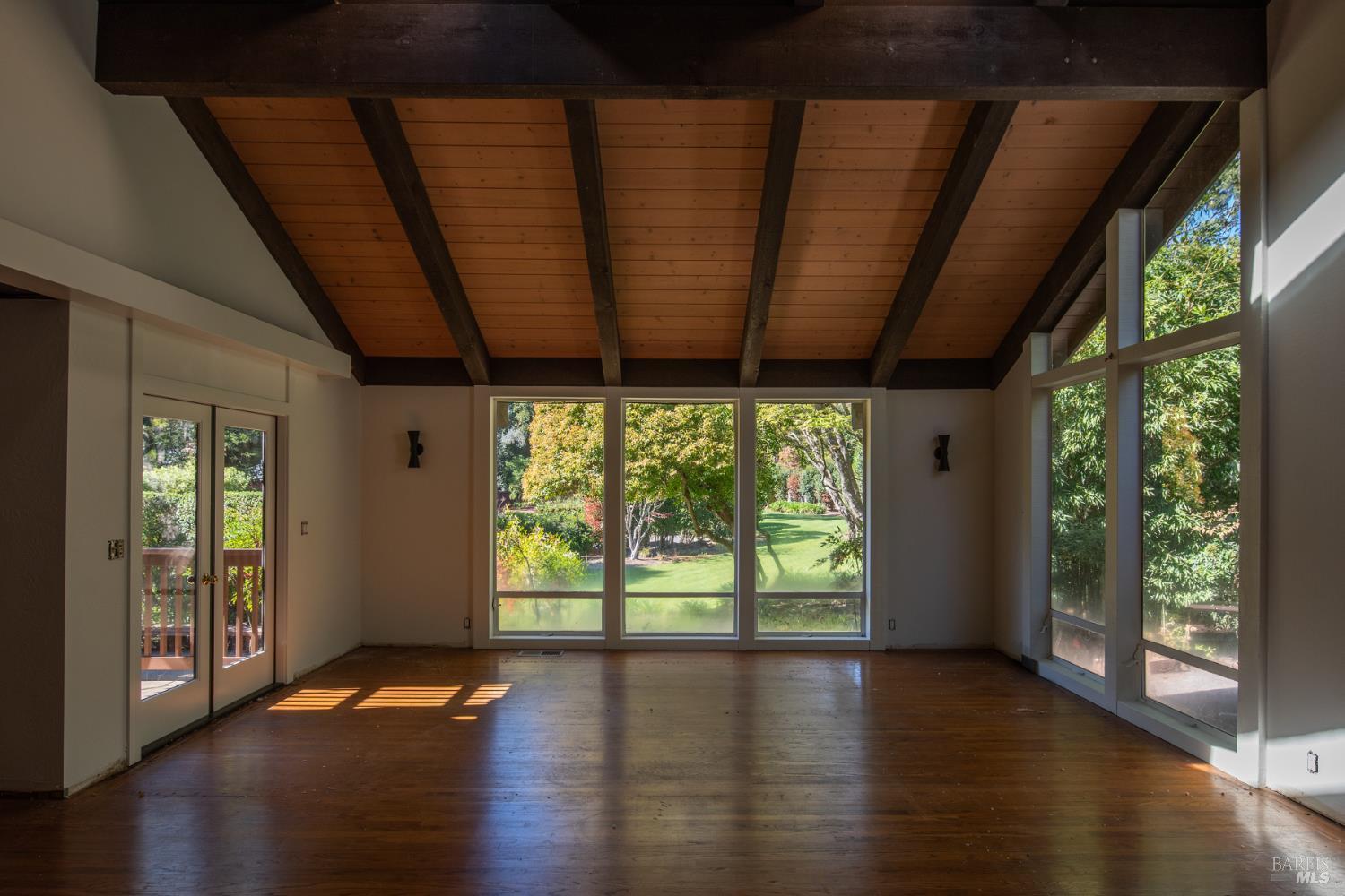 Detail Gallery Image 7 of 8 For 1517 Manzanita Ave, Santa Rosa,  CA 95404 - 4 Beds | 3 Baths