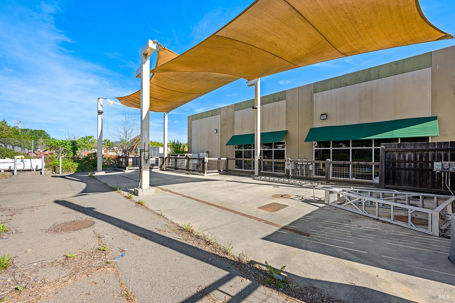 Detail Gallery Image 14 of 26 For 595 Santana Dr #E,  Cloverdale,  CA 95425 - – Beds | – Baths