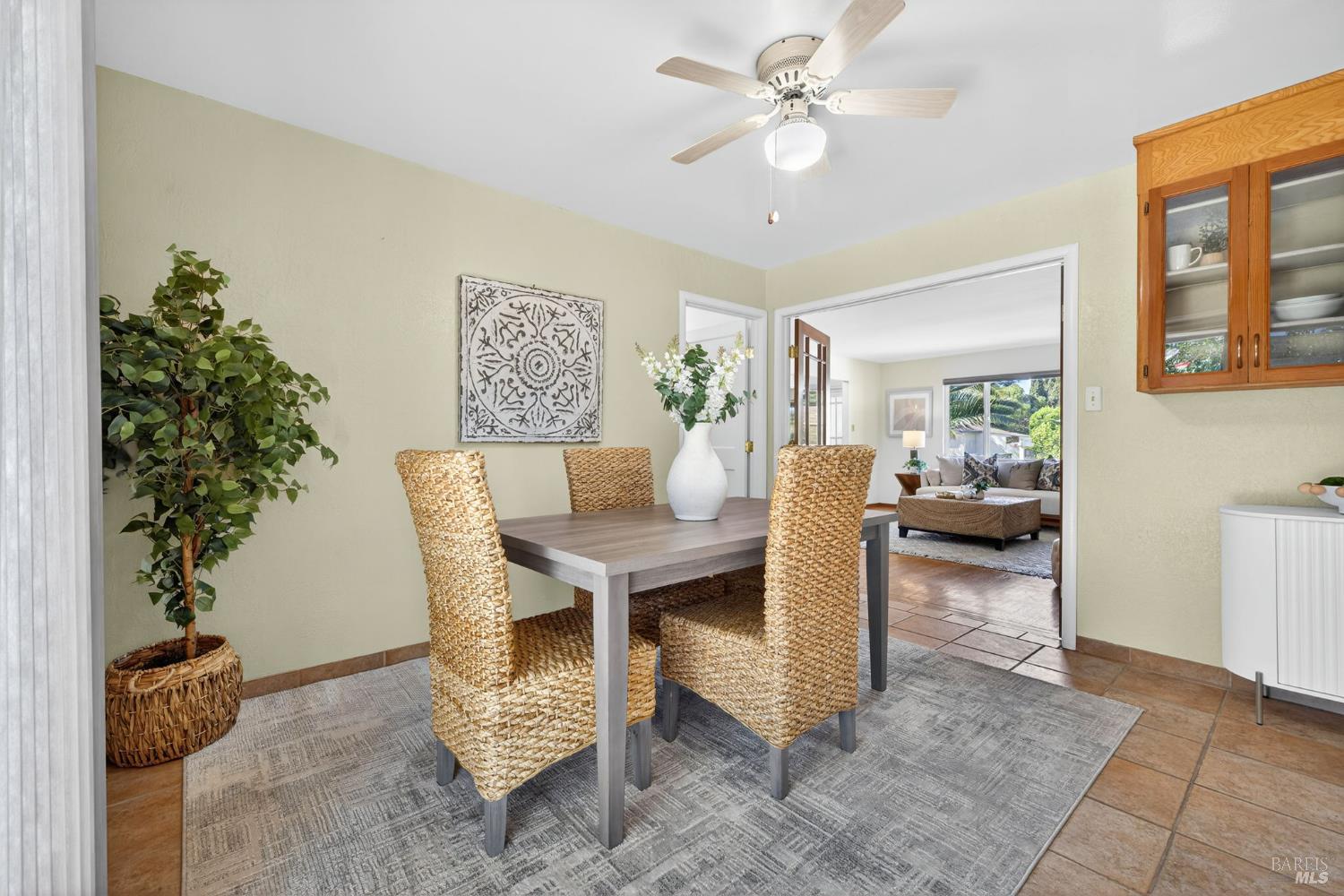 Detail Gallery Image 12 of 39 For 334 Richmond Dr, Santa Rosa,  CA 95401 - 4 Beds | 2 Baths